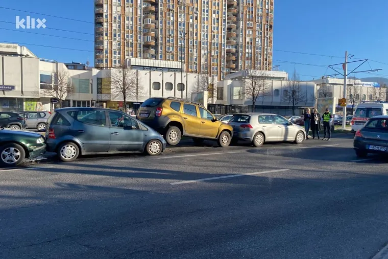 Lančani sudar čak 10 automobila! Ima ozlijeđenih, prizor je nevjerojatan