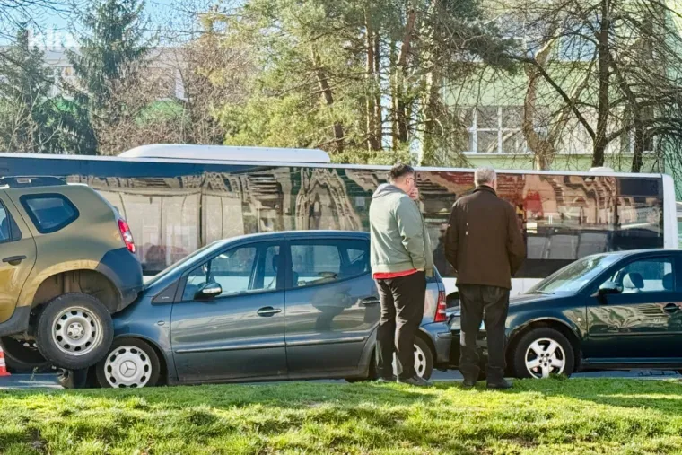 Lančani sudar čak 10 automobila! Ima ozlijeđenih, prizor je nevjerojatan