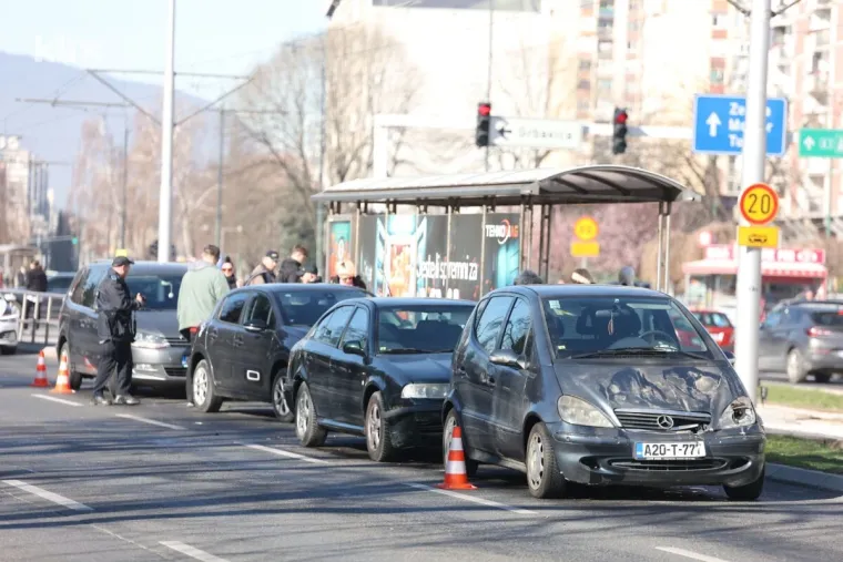 Lančani sudar čak 10 automobila! Ima ozlijeđenih, prizor je nevjerojatan