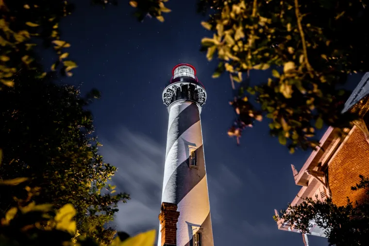 Svjetionik St. Augustine, smješten na otoku Anastasia na Floridi, nije samo i danas aktivna navigacijska pomoć, već i jedno od najpoznatijih ukletih mjesta u Sjedinjenim Američkim Državama. 