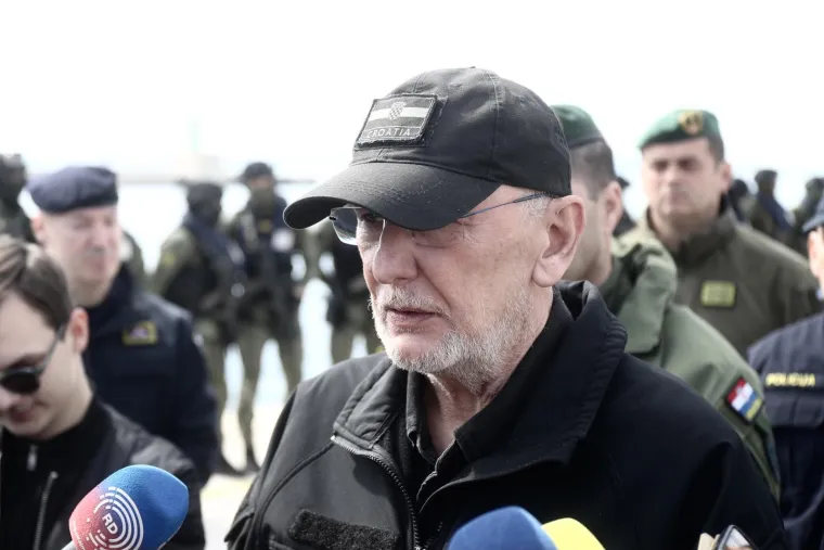 Božinović nije komentirao optužnicu protiv Borisa Miloševića, podsjetivši na presumpciju nevinosti, ali se osvrnuo na političke događaje u zemlji.