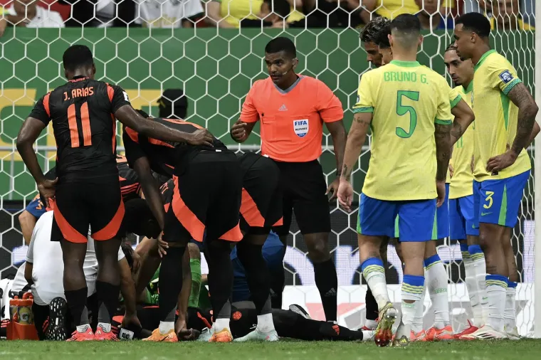 Strašne su to bile scene u Braziliji. Liječnički tim oživljavao je Sancheza nakon sudara s Alissonom