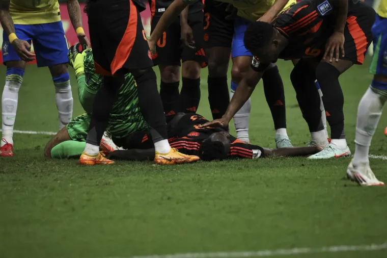Potpuni muk nastao je na glasnome brazilskome stadionu. Svi su strepili bojeći se najgoreg.