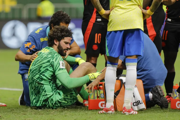 Činilo se da je Alisson bolje prošao, no iz Liverpoola sumnjaju kako se radi o potresu mozga. Brazilac je na raznim pregledima kako bi se ustvrdilo je li sve u redu s golmanom Redsa. Za sad je Alisson u dobrome stanju i ne bi trebao dugo izbivati s terena.