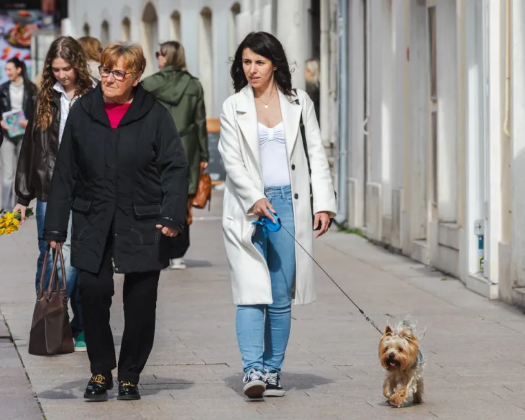 Plavu&scaron;a u sportskom duhu i elegantne brinete: Riječki Korzo izgledao je poput modne piste