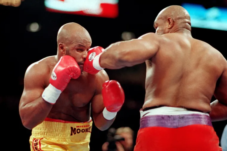Foreman je 1994. sa 45. godina postao svjetski prvak po WBA i IBF-u nokautiravši 26-godišnjeg Michaela Moorera. 