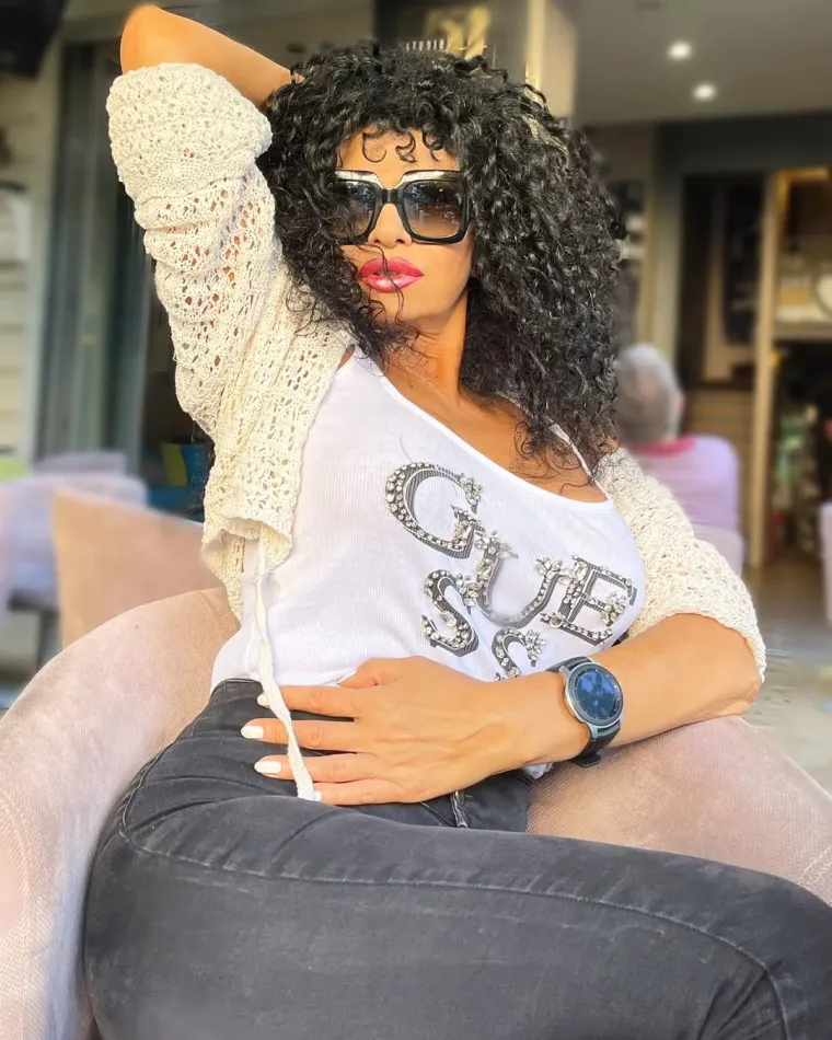 Glumica otkriva da sve počinje s zdravim životom. &quot;Vodim zdrav život, ne pijem, ne pušim, zdravije se hranim i sve to rezultira ovakvim mojim izgledom&quot;, rekla je.