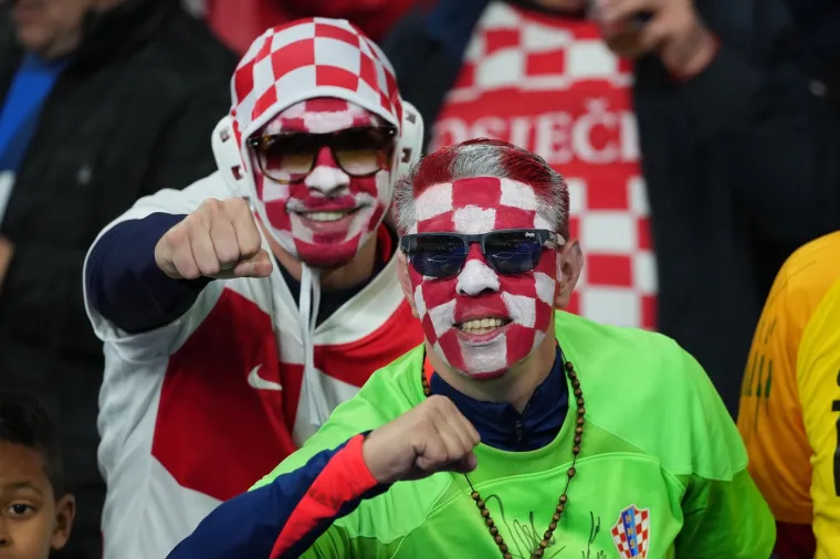 Show hrvatskih navijača: Oduševili bakljadom i porukom za našeg Jean-Michel Nicoliera