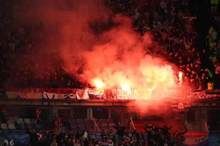 Show hrvatskih navijača: Oduševili bakljadom i porukom za našeg Jean-Michel Nicoliera