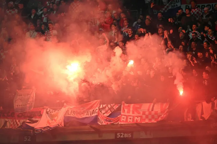 Show hrvatskih navijača: Oduševili bakljadom i porukom za našeg Jean-Michel Nicoliera