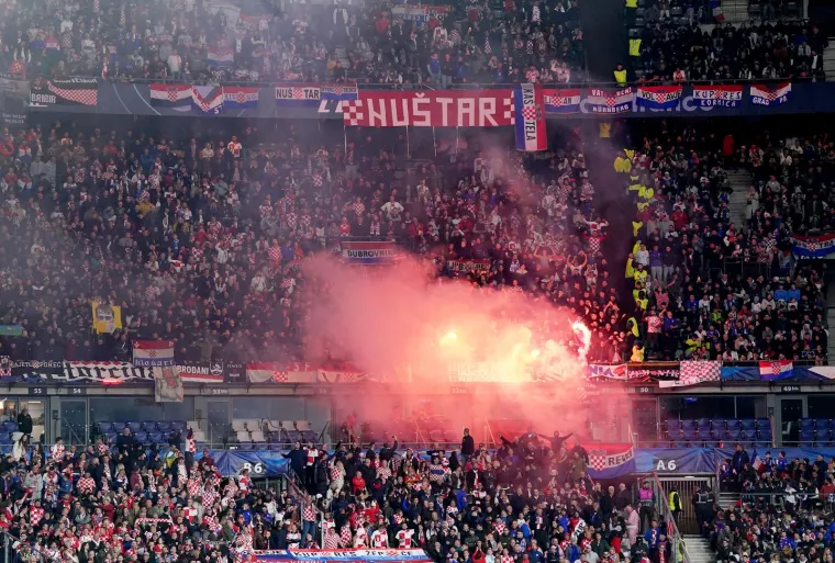 Show hrvatskih navijača: Oduševili bakljadom i porukom za našeg Jean-Michel Nicoliera