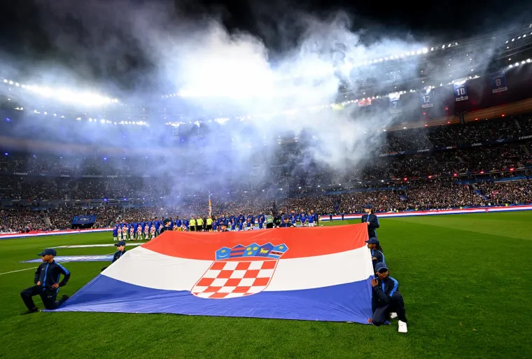 Show hrvatskih navijača: Oduševili bakljadom i porukom za našeg Jean-Michel Nicoliera