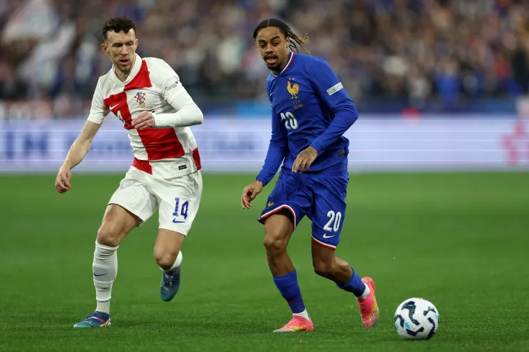 Show hrvatskih navijača: Oduševili bakljadom i porukom za našeg Jean-Michel Nicoliera