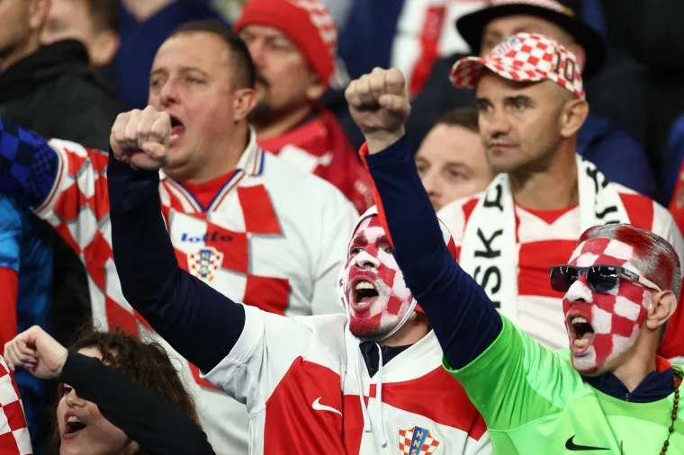 Show hrvatskih navijača: Oduševili bakljadom i porukom za našeg Jean-Michel Nicoliera