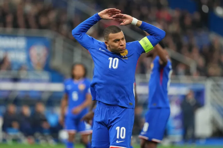 Mbappé je neprestano nešto gestikulirao i protestirao, očito nezadovoljan igrom svoje ekipe