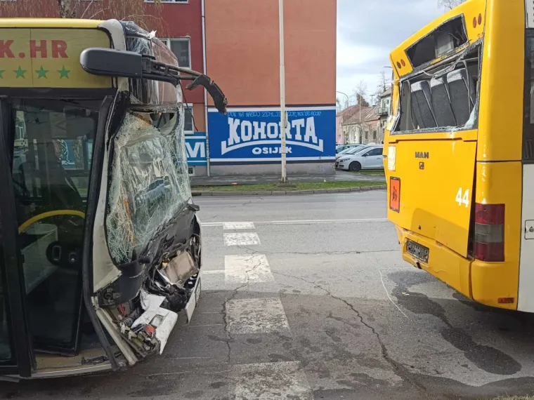 Smrskan gradski autobus, deseci ozlijeđenih. Ranojutarnji užas u Osijeku