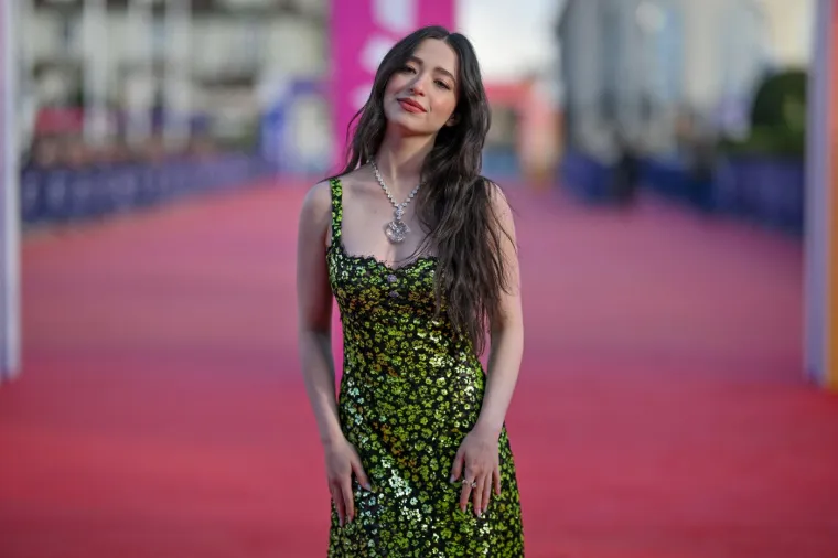 zavirite u galeriju i pogledajte neka od upečatljivih izdanja Mikey Madison!