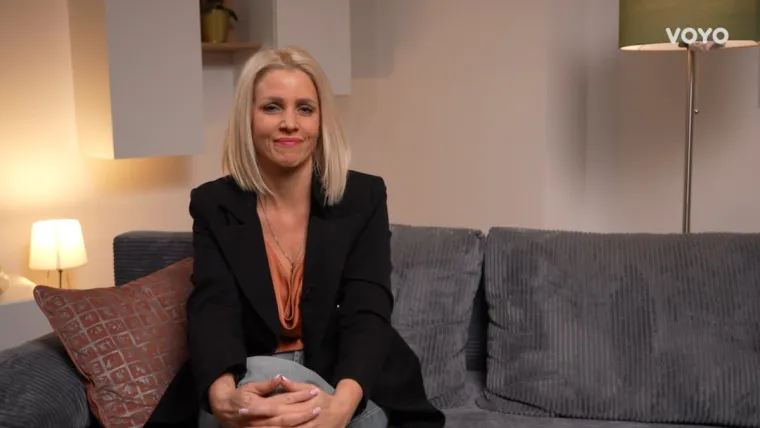 U vezama je privržena, odana, snažna i izravna, a sama priznaje da joj je jezik nerijetko brži od pameti. Ipak, 41-godi&scaron;njoj Kristini nije se te&scaron;ko ispričati se kad pogrije&scaron;i ili nekog uvrijedi. Ma&scaron;ta o zgodnom, mi&scaron;ićavom i plavokosom mu&scaron;karcu, privlače je snažni i samopouzdani mu&scaron;karci, koji imaju svoje 'ja', a od presudne važnosti je da njezin partner po&scaron;tuje njezinu obitelj i dobro se s njom slaže.