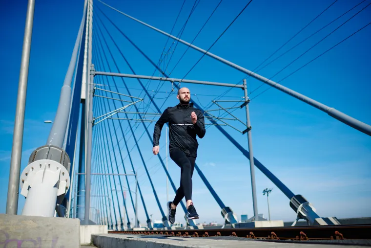 Ovaj 32-godi&scaron;nji pravnik kaže kako nema neke posebne preference &scaron;to se tiče izgleda partnerice, ali važno mu je da je njegovana, da s njom može dijeliti dobro i lo&scaron;e te da je u dobroj formi kako bi mogla držati korak s trkačem Markom.