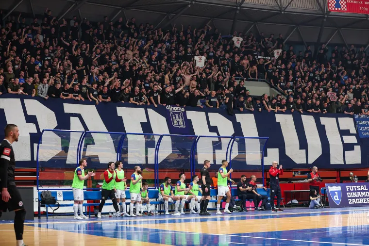 Bad Blue Boys cijelo su vrijeme navijali iz petnih žila. 