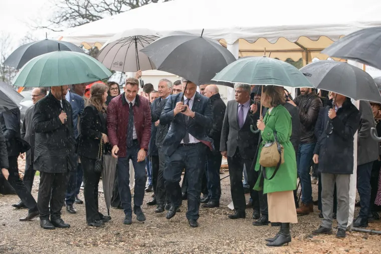 Ni nevrijeme mu ne može ni&scaron;ta: Pogledajte Plenkovićev đir po jugu Hrvatske