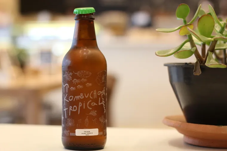 5. Kombucha i mošt: Fermentirani čaj, kombucha, često se deklarira kao &quot;bezalkoholno piće&quot;, ali može sadržavati između 0,5 posto i 5 posto alkohola zbog fermentacije. Mošt, svježe iscijeđeni sok od grožđa s kožicom i peteljkama, koristi se u proizvodnji vina i može sadržavati do 5 posto ABV.