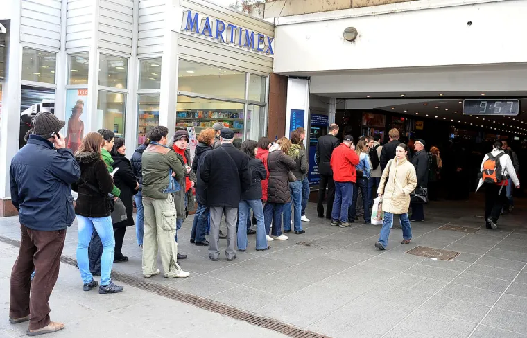 Rotirajuća pozornica doprinijela je cijelom iskustvu, s obzirom na to da je nastup bio jednako vidljiv sa svakog mjesta na stadionima. 