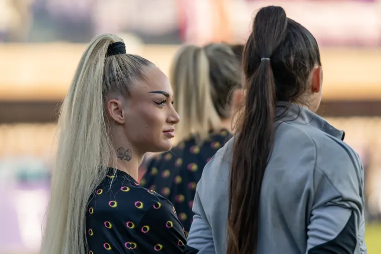 &quot;To je dio mene, ne slušam takve stvari jer nije nešto na što se trebam fokusirati&quot; istaknula je Alisha kad su je suočili s prozivnkama zbog izgleda.