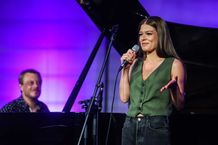 Glazba joj je u genima: Arsenova unuka Lu osim glasom plijeni i ljepotom