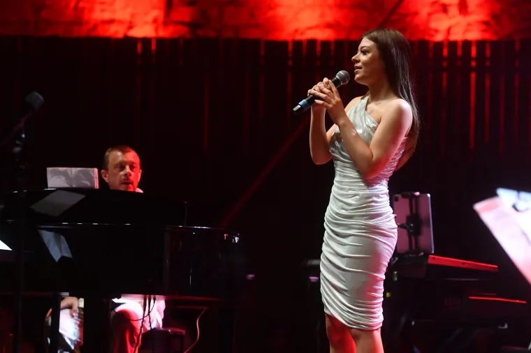 Glazba joj je u genima: Arsenova unuka Lu osim glasom plijeni i ljepotom