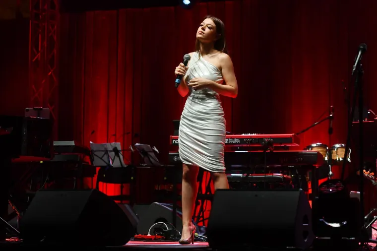 Glazba joj je u genima: Arsenova unuka Lu osim glasom plijeni i ljepotom