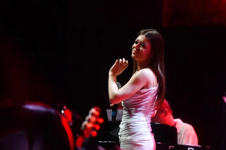 Glazba joj je u genima: Arsenova unuka Lu osim glasom plijeni i ljepotom