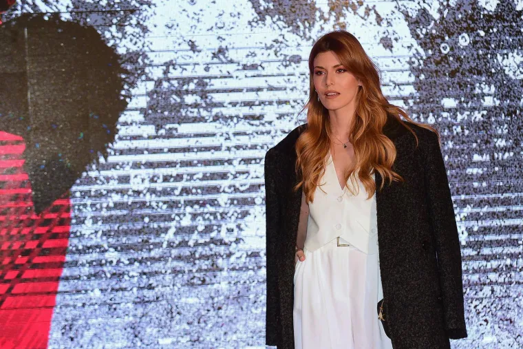  Petar ju je zaprosio 2015. u Hrvatskoj, a vjenčali su se godinu dana kasnije na Adi Bojani, gdje je mladenka stigla u čamcu.