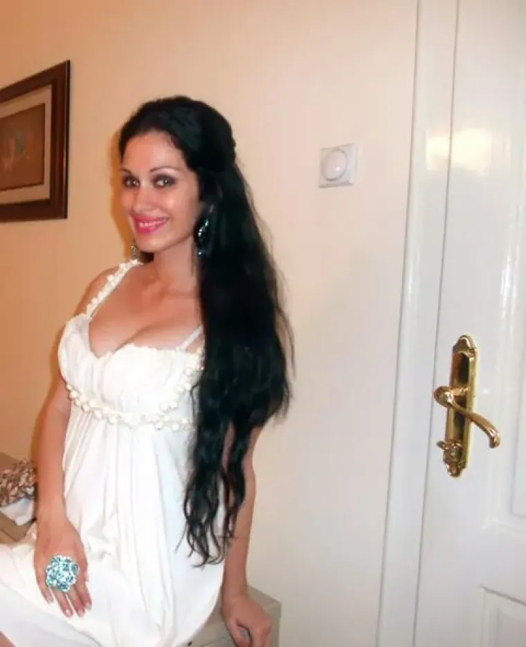 Ubrzo nakon toga, zajedničke fotografije koje su ranije dijelili na društvenim mrežama nestale su s njihovih profila. Dikan je otputovao u Dubai, a Ivana se vratila u Beograd, čime su se medijski izvještaji o njihovom odnosu dodatno smirili.