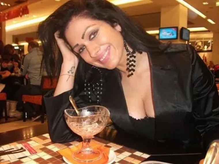 Ivana je nedugo nakon uplovila u novu vezu s Junior Jackom, bivšim suprugom srpske pjevačice Kaje Ostojić. Veza između njih nije prošla nezapaženo, pogotovo jer su mnogi Ivanu već poznavali zbog njezinog prethodnog odnosa sa Dikanom, koji je ostao u sjećanju javnosti.