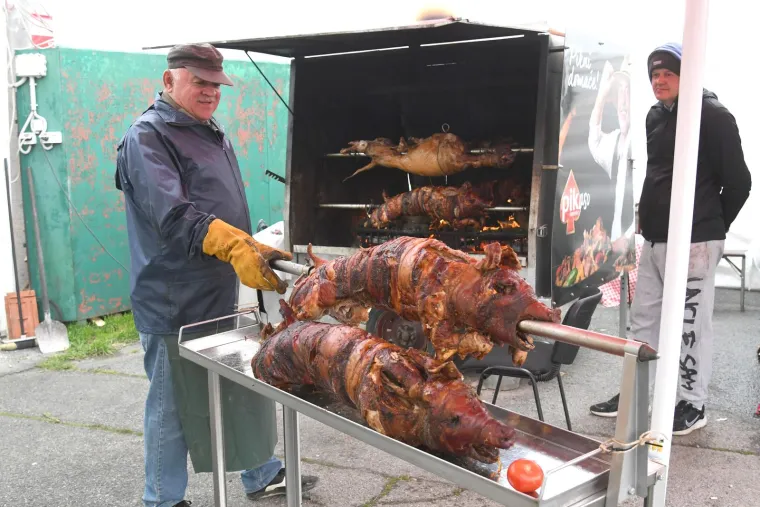 Vrte se janjetina, odojak, ćevapi: Gladni ostati nećete, ali će vam novčanik plakati