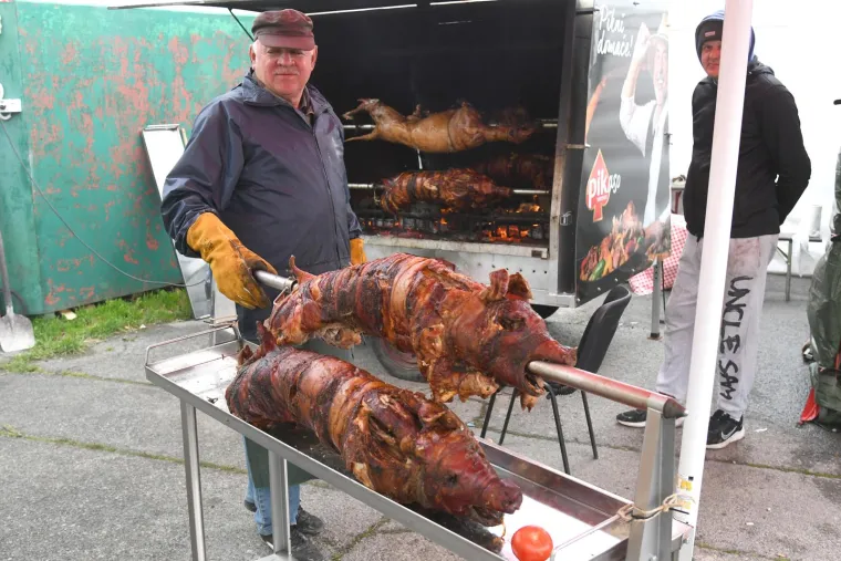 Vrte se janjetina, odojak, ćevapi: Gladni ostati nećete, ali će vam novčanik plakati