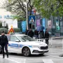 Nakon što mu se zaštitar uspio otrgnuti i pobjeći, napadač je izvukao oružje i zapucao prema policajkama.