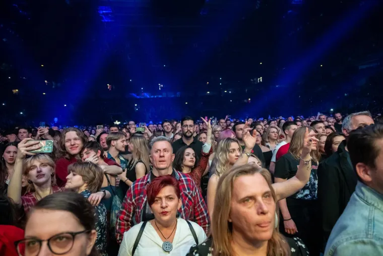 Pjesme poput &quot;Ne spavaj mala moja muzika dok svira&quot;, &quot;Sanjao sam noćas da te nemam&quot;, &quot;Na zadnjem sjedištu moga auta&quot;, &quot;Ružica si bila, sad više nisi&quot;, &quot;Đurđevdan&quot;, &quot;Evo, zakleću se&quot; i mnoge druge osvojile su zagrebačku Arenu, a publika je satima pjevala na sav glas. 
