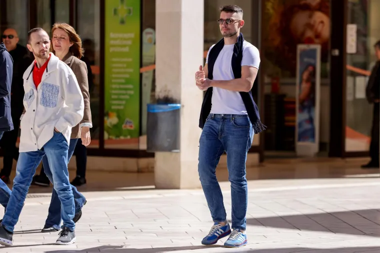 Nikada više zgodnih djevojaka na jednom mjestu: Pogledajte kako se uživalo u hrvatskom gradu