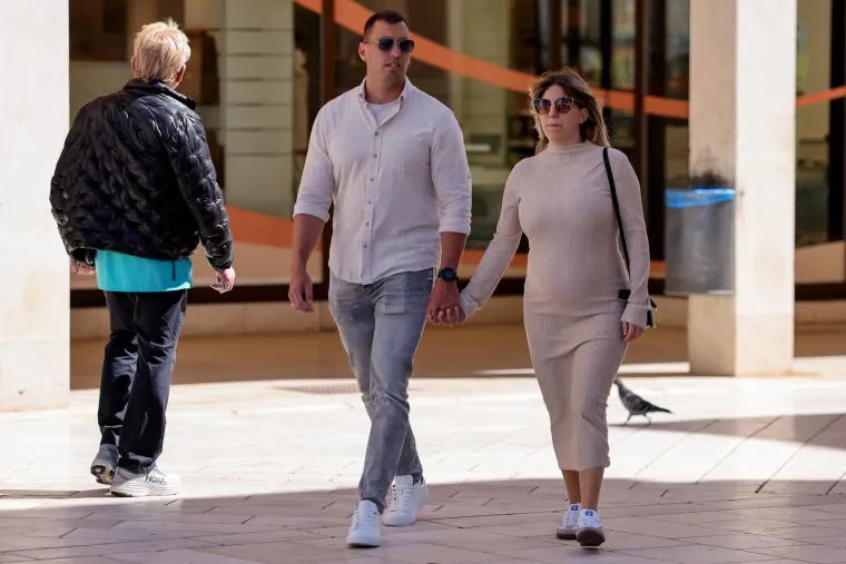 Nikada više zgodnih djevojaka na jednom mjestu: Pogledajte kako se uživalo u hrvatskom gradu