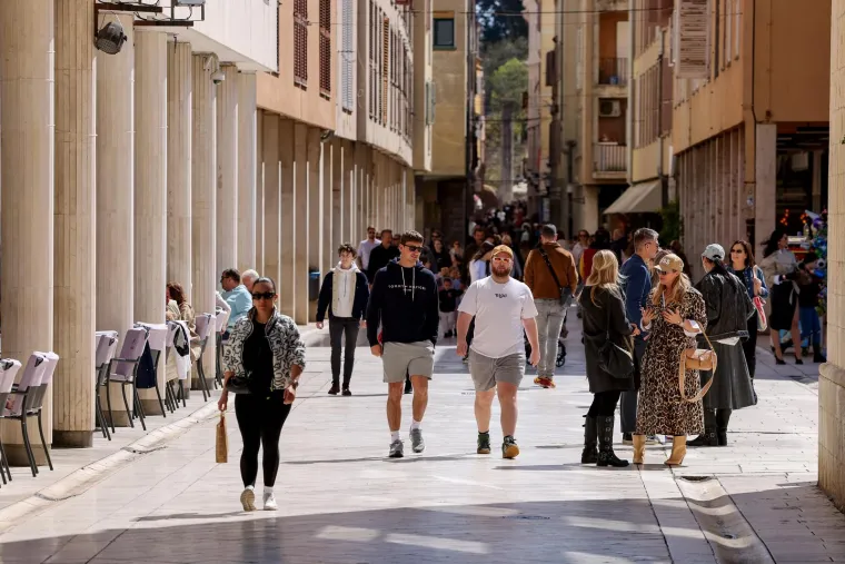 Nikada vi&scaron;e zgodnih djevojaka na jednom mjestu: Pogledajte kako se uživalo u hrvatskom gradu