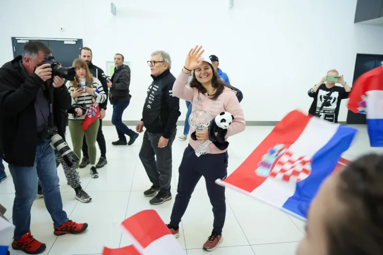Kratak je bio i ministar Glavina:

&quot;Draga Zrinka, gospođo i gospodine Ljutić, nevjerojatna je čest imati priliku pozdraviti vas u ime predsjednika Vlade Andreja Plenkovića. Prije godinu dana sam bio u razgovoru s Vedranom Pavlekom koji je rekao da imamo sjajnu mladu generaciju. Vi ste premašili sva očekivanja kada ste Hrvatsku nakon 19 godina vratili na vrh&quot;. 