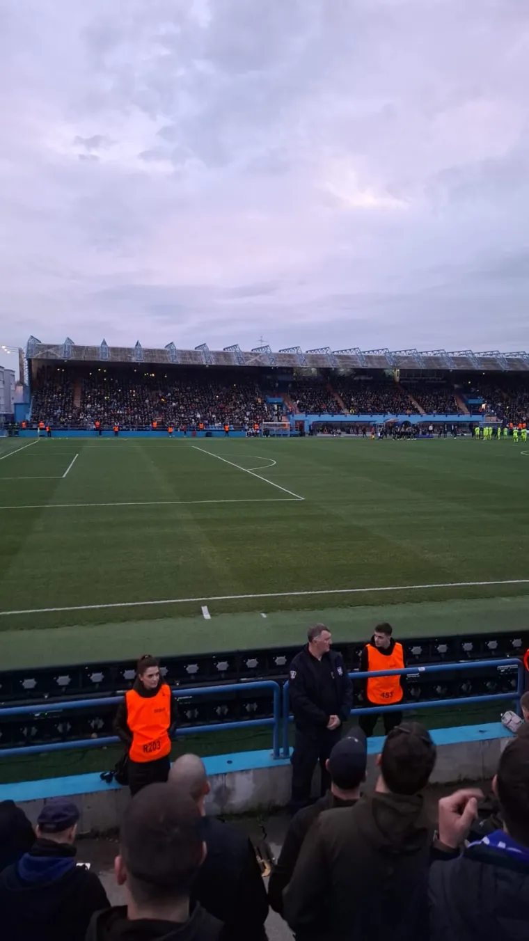 Prekid na utakmici Dinama i Varaždina ostavio sve u čudu, a misteriozne navijačice plijenile pažnju