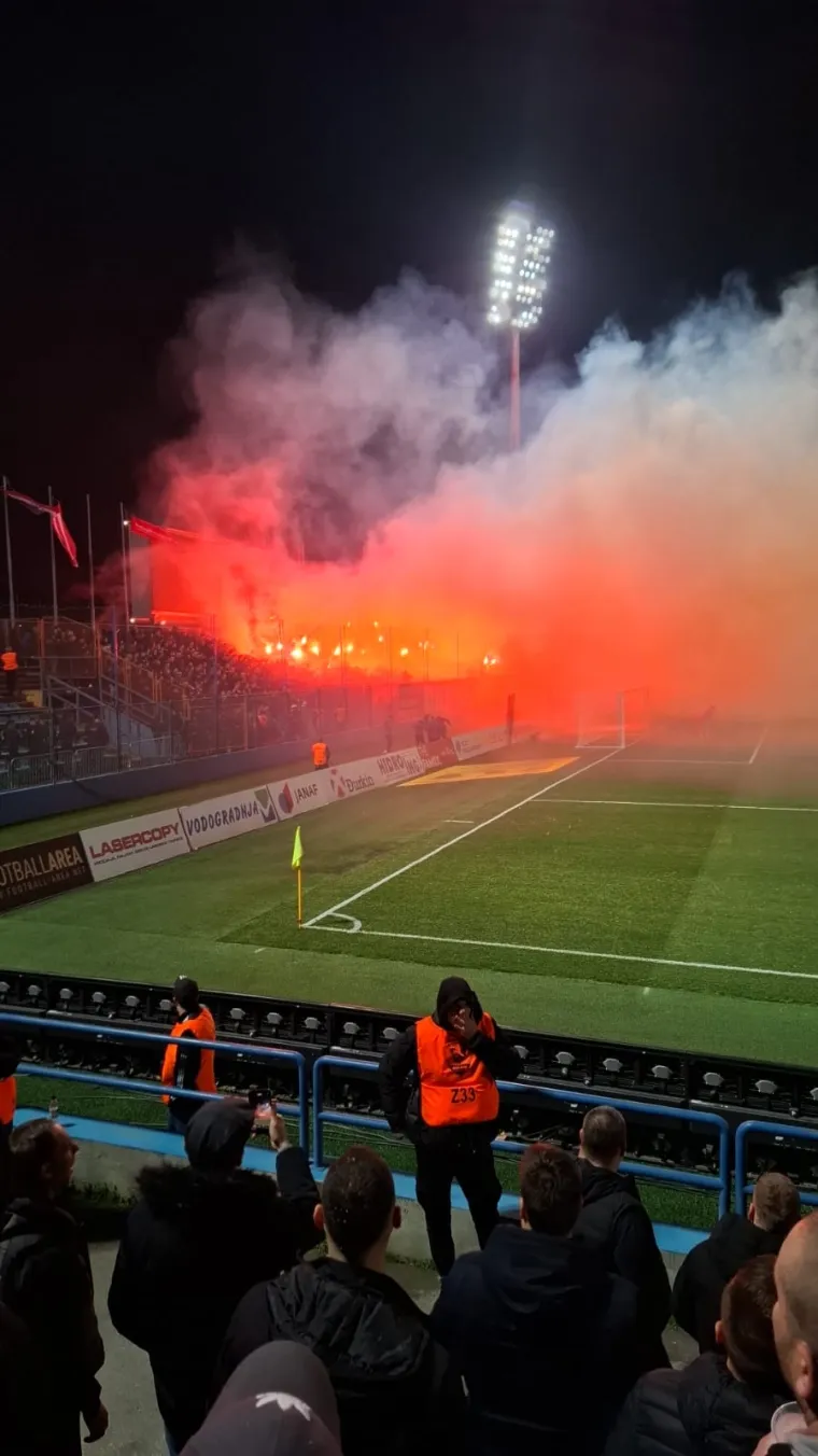 Boysi su u drugom poluvremenu napravili veliku bakljadu zbog koje je susret prekinut