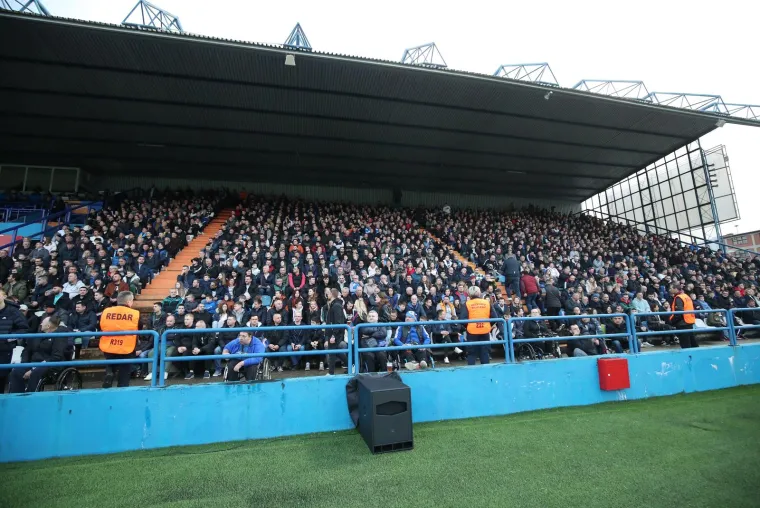 Prekid na utakmici Dinama i Varaždina ostavio sve u čudu, a misteriozne navijačice plijenile pažnju