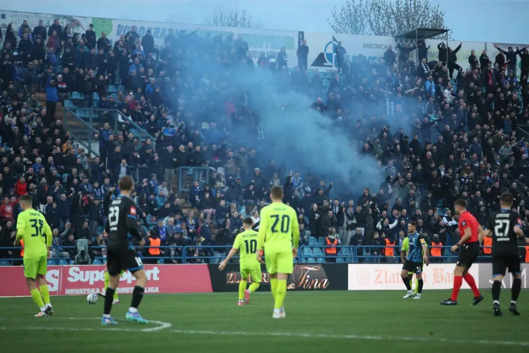 Prekid na utakmici Dinama i Varaždina ostavio sve u čudu, a misteriozne navijačice plijenile pažnju
