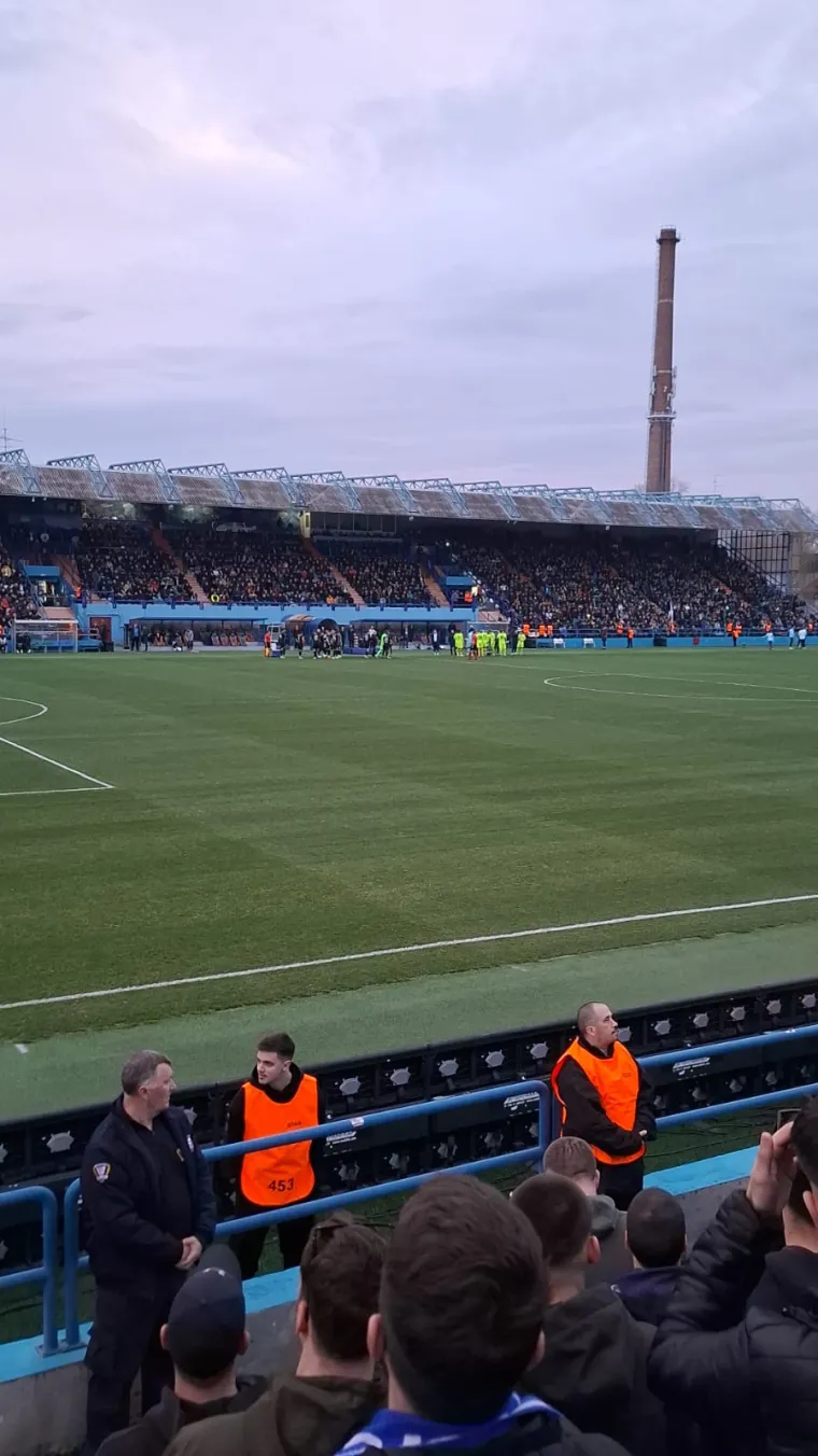 Prekid na utakmici Dinama i Varaždina ostavio sve u čudu, a misteriozne navijačice plijenile pažnju