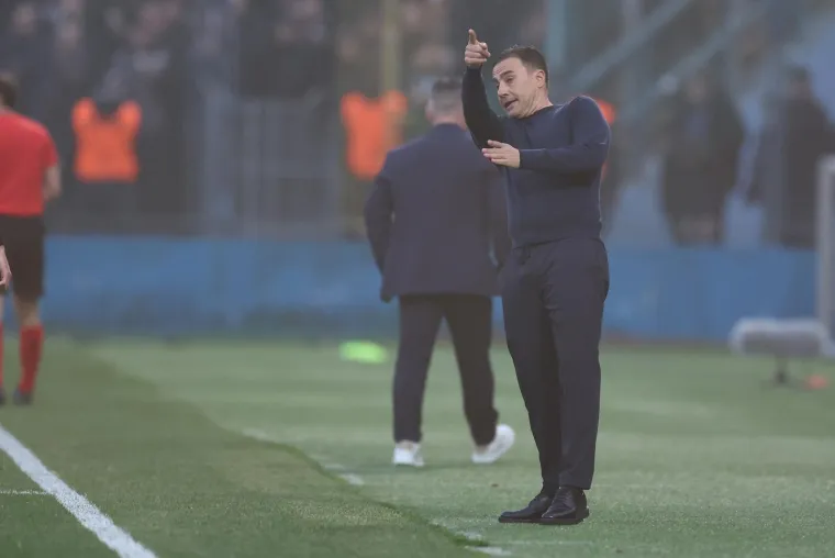 Prekid na utakmici Dinama i Varaždina ostavio sve u čudu, a misteriozne navijačice plijenile pažnju