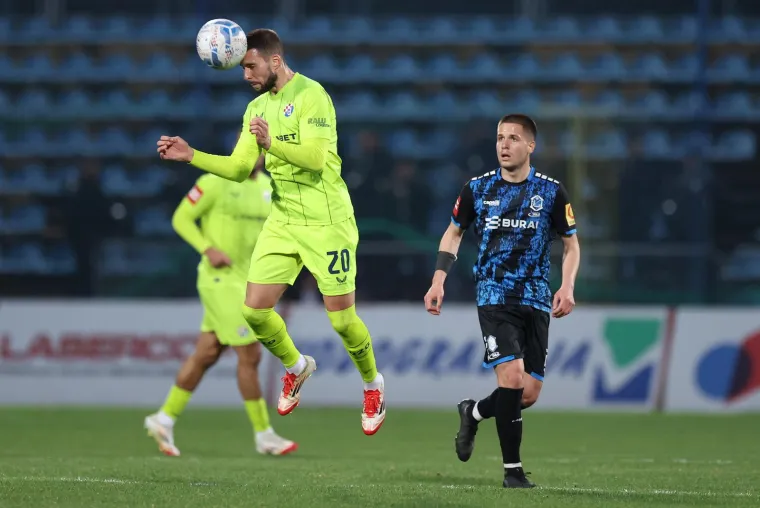 Prekid na utakmici Dinama i Varaždina ostavio sve u čudu, a misteriozne navijačice plijenile pažnju